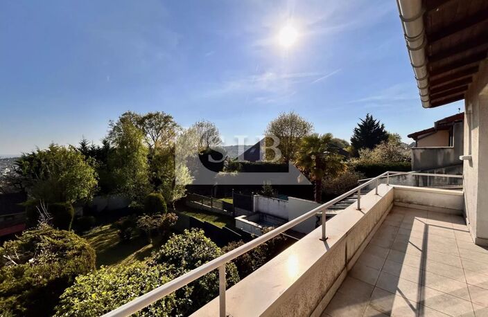 Maison avec jardin et terrasse - 5 pièces - 131m² — photo 5