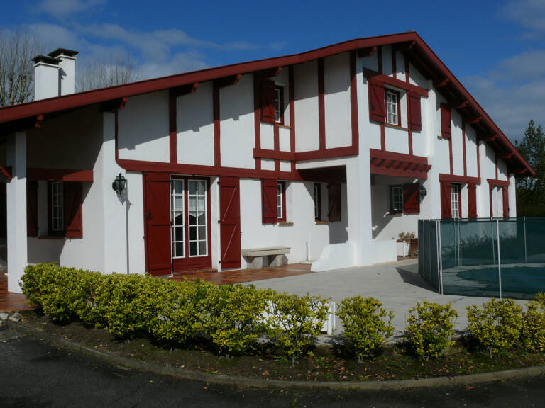 Spacieuse maison familiale avec piscine — photo 1