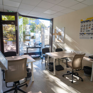 Bureau  1700 €
