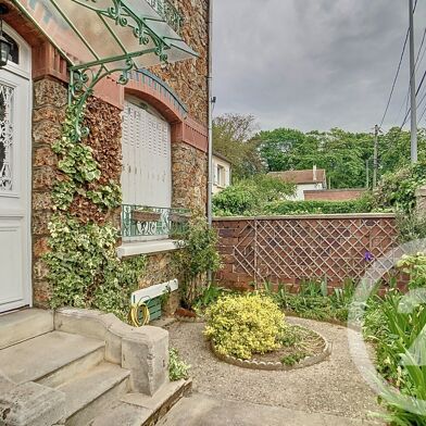 Maison 6 pièces 1750 €
