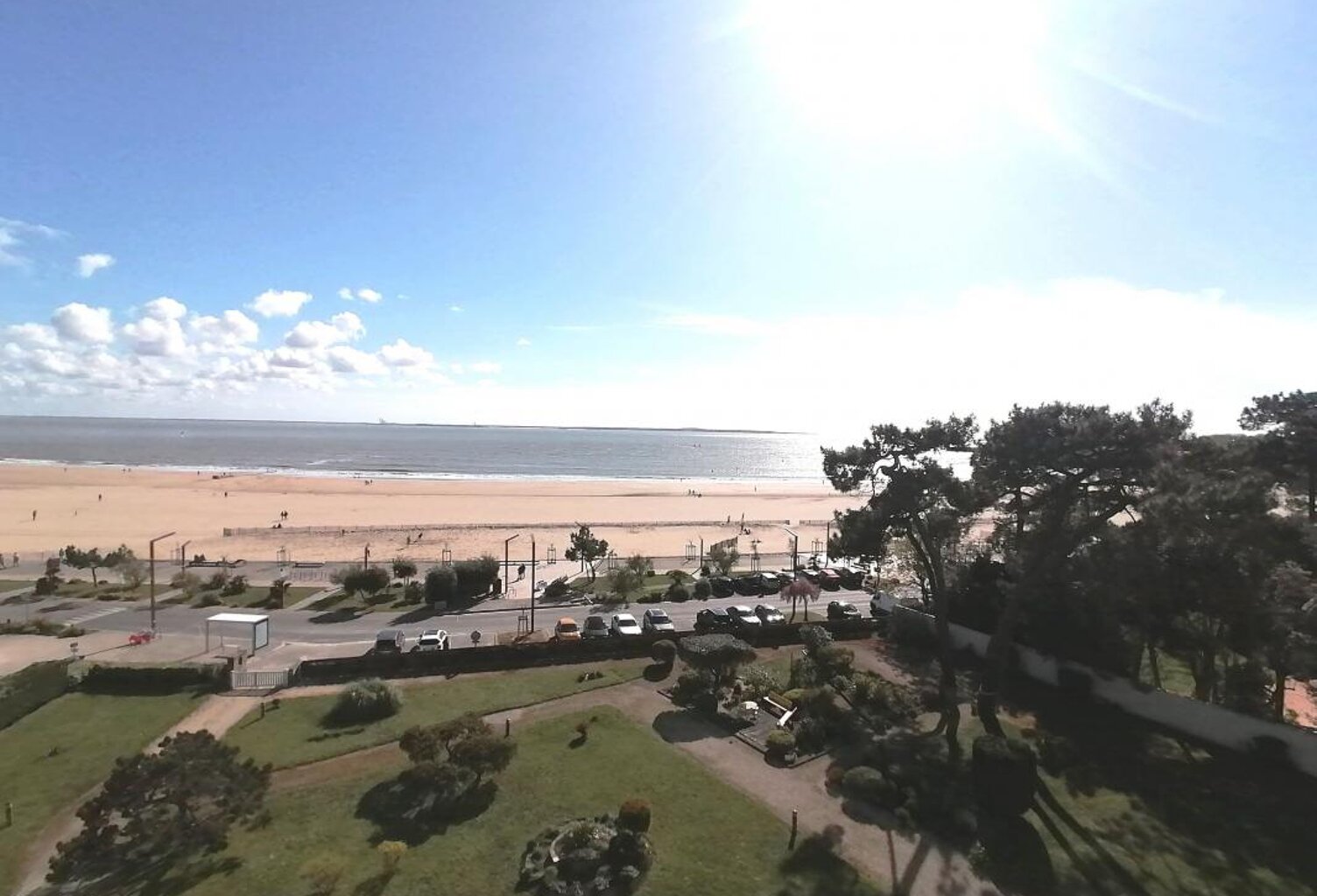 Appartement TRES BELLE VUE MER FACE A LA PLAGE — photo 1