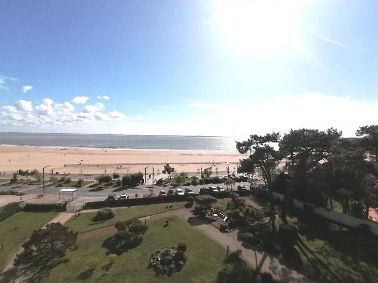 Appartement TRES BELLE VUE MER FACE A LA PLAGE — photo 1