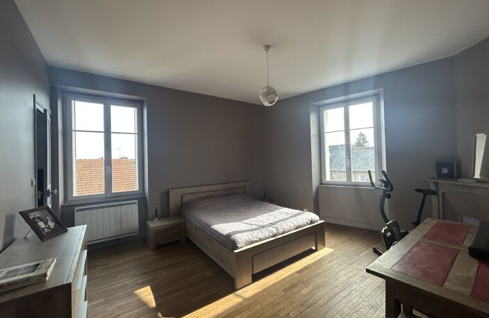 A VENDRE - SOQUET IMMOBILIER - DINAN CENTRE VILLE - APPARTEMENT STANDING RENOVE AVEC PARKING PRIVATIF ET BALCON — photo 5