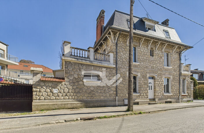 Magnifique maison de maître en centre ville de Fismes — photo 2