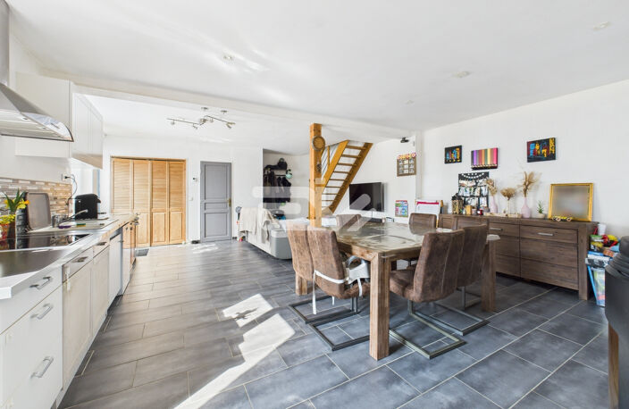 Maison en pierre avec grange et jardin - Charme de l'ancien et beau potentiel — photo 2