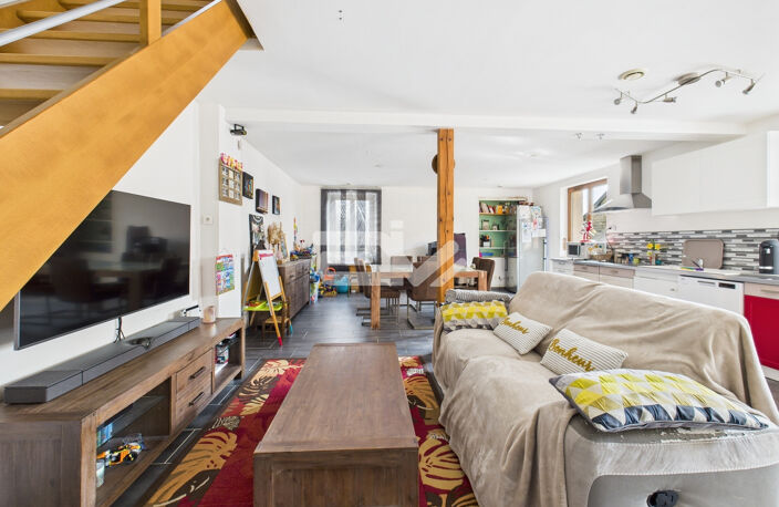 Maison en pierre avec grange et jardin - Charme de l'ancien et beau potentiel — photo 3