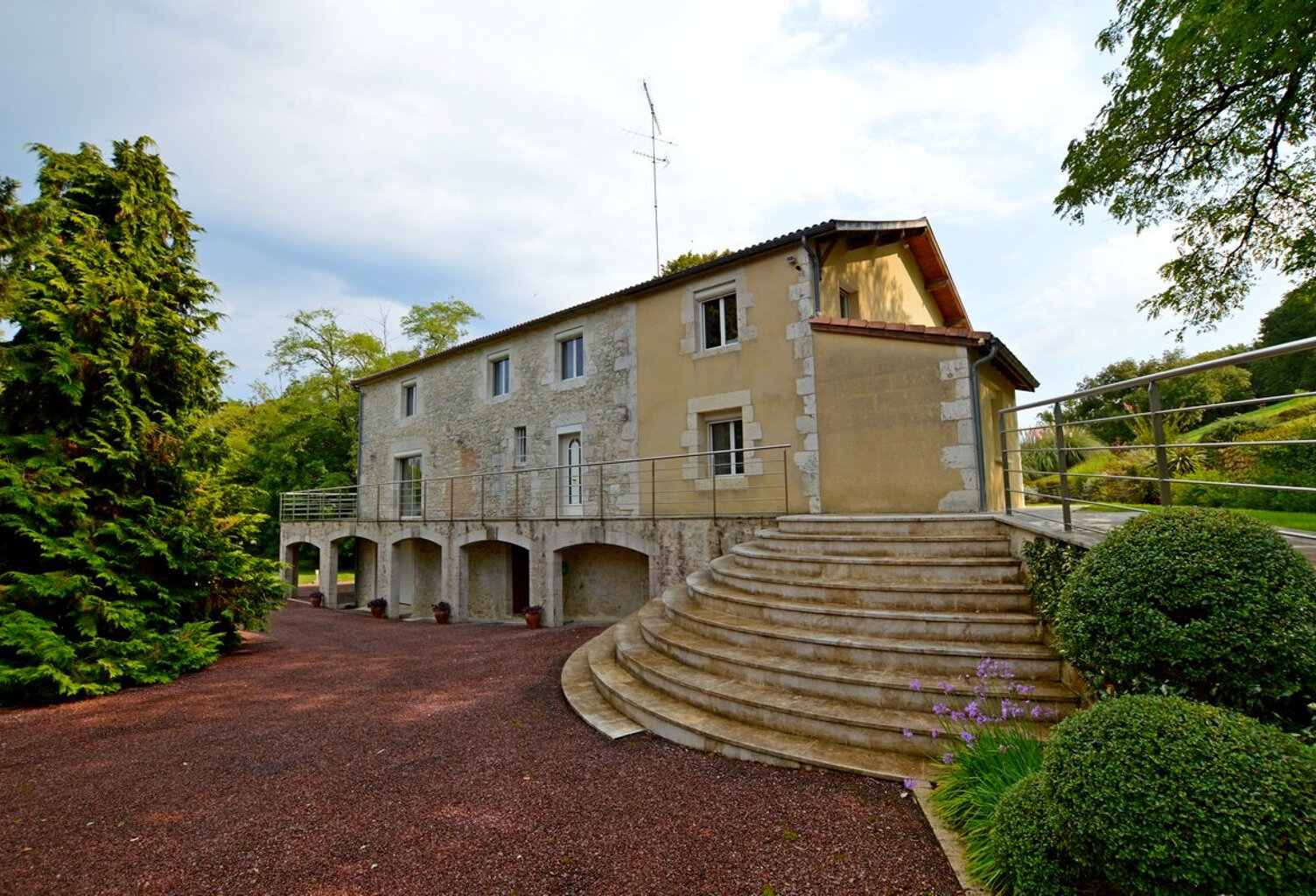 Ancien moulin rénové avec goût — photo 1