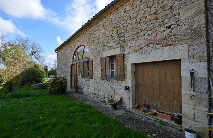 Ferme traditionnelle en pierre — photo 3