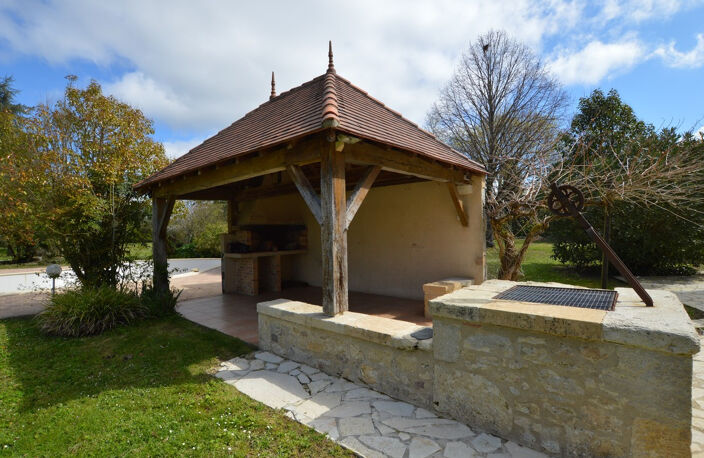 Exceptionnelle Bâtisse en Pierre Cœur de village  — photo 3