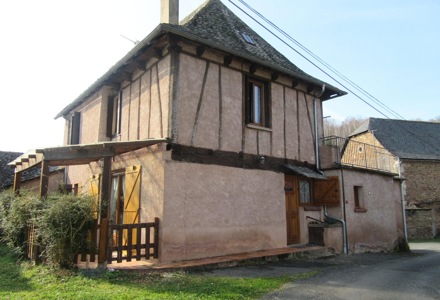 CONQUES EN ROUERGUE ENSEMBLE IMMOBILIER EN PIERRE AVEC TERRAIN  — photo 1