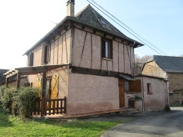 CONQUES EN ROUERGUE ENSEMBLE IMMOBILIER EN PIERRE AVEC TERRAIN — photo du bien