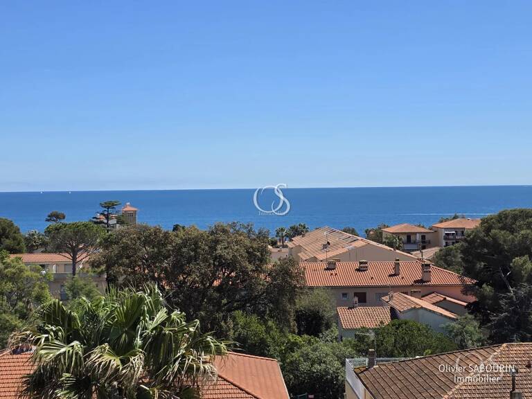 T3 au Dernier étage avec vue Panoramique Mer et Collines ! — photo 1