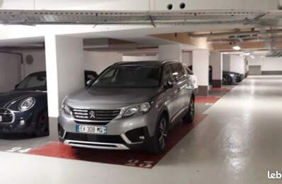 Large Parking sans voisin situé 92 rue Saint Lazare, 75009 Paris — photo du bien
