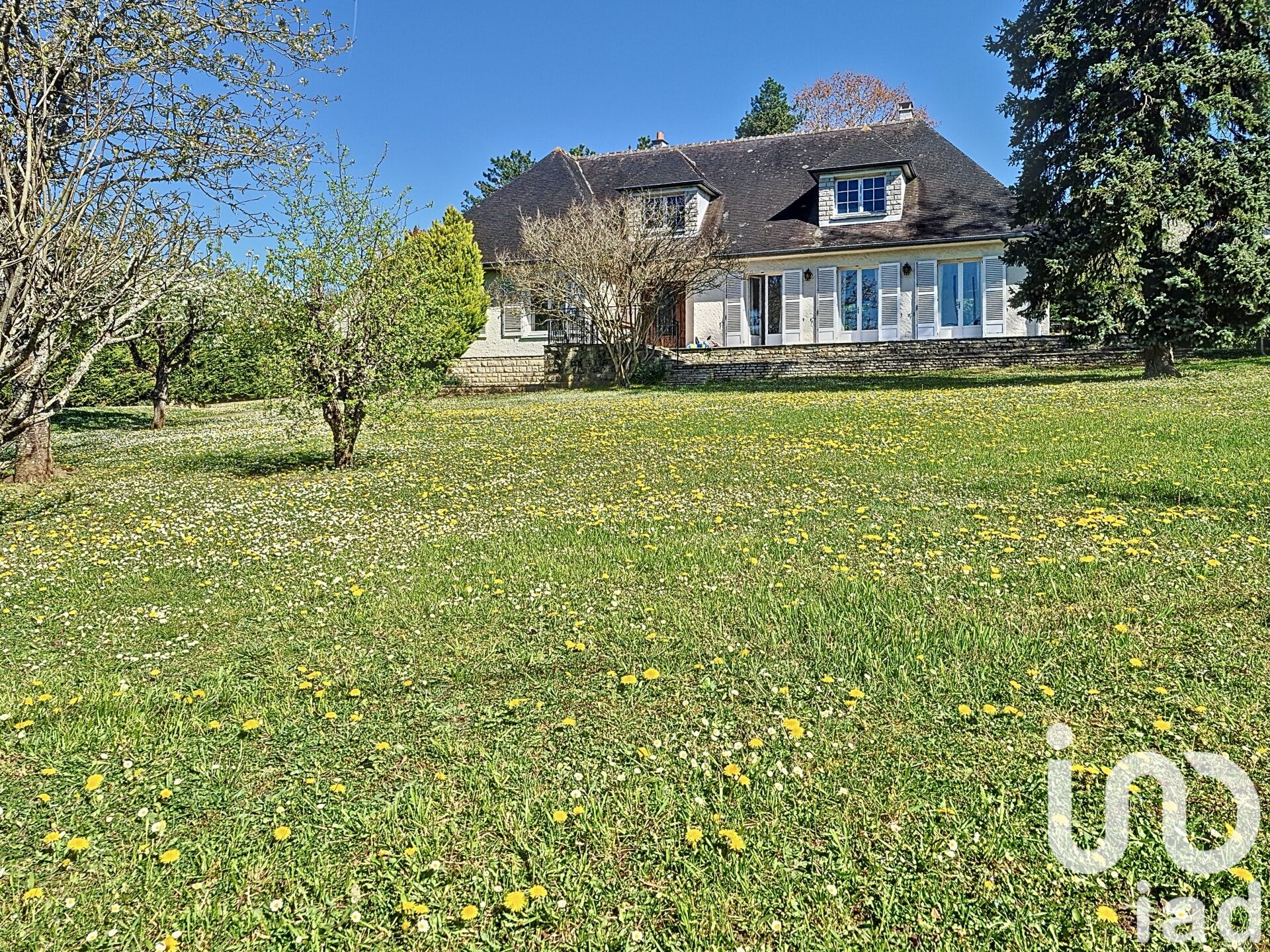 St-Maurice-Sur-Aveyron - 160m² - 6p. - 3ch.