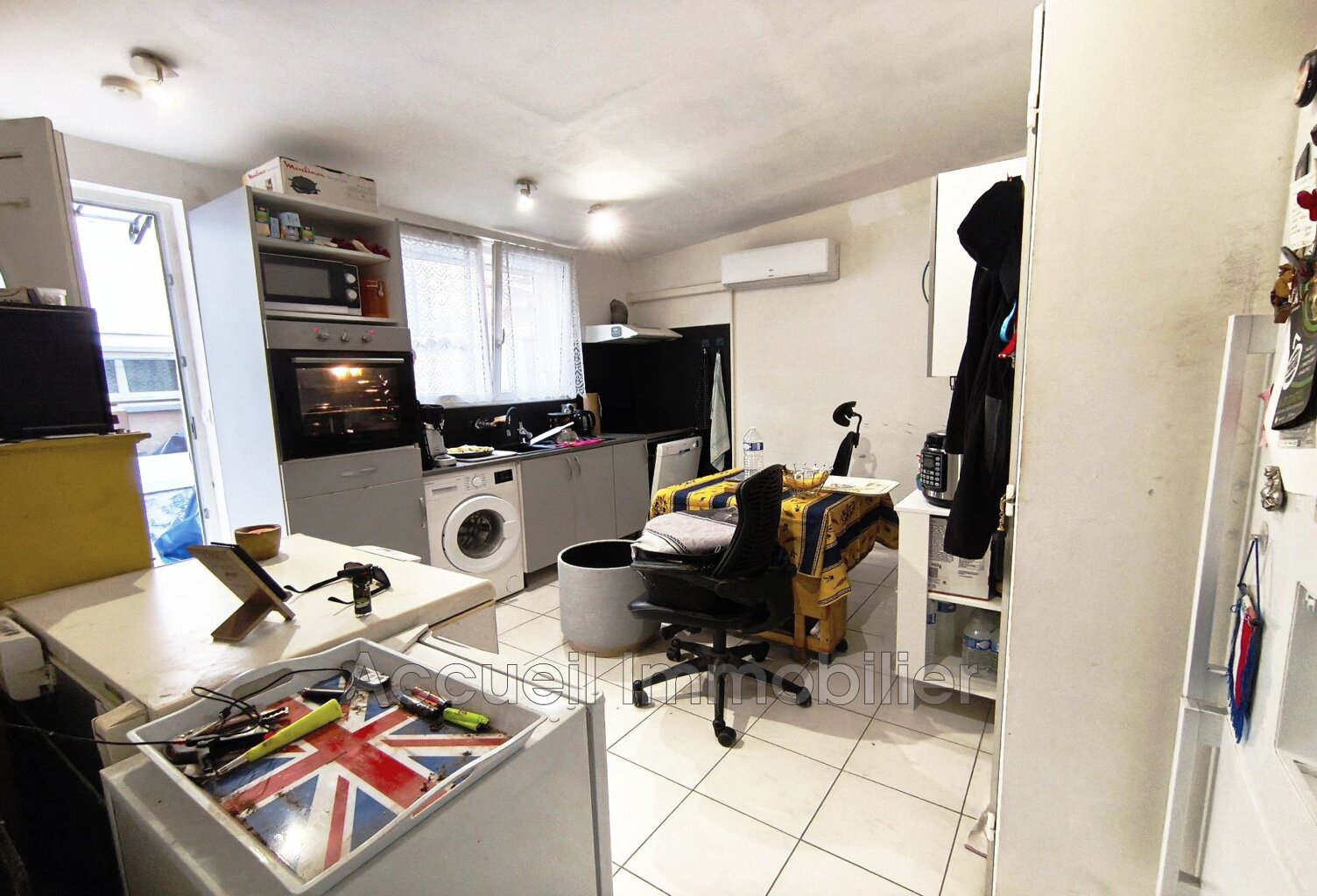 Studio avec grande cabine fermée, rez-de-chaussée, au calme.<BR>E — photo 1