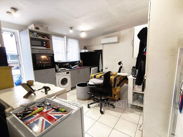 Studio avec grande cabine fermée, rez-de-chaussée, au calme.<BR>E — photo du bien