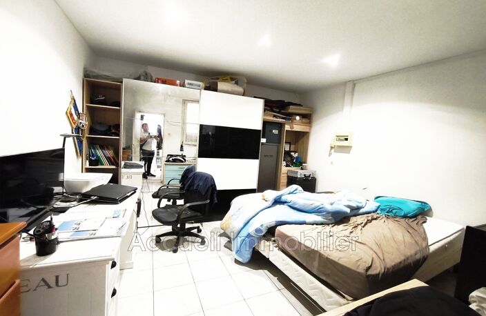 Studio avec grande cabine fermée, rez-de-chaussée, au calme.<BR>E — photo 2