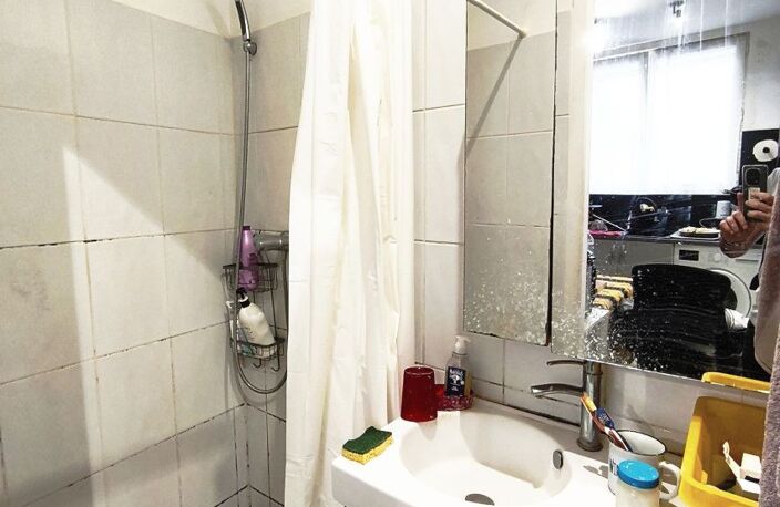 Studio avec grande cabine fermée, rez-de-chaussée, au calme.<BR>E — photo 3