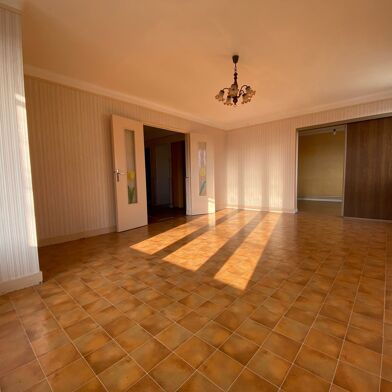 Appartement 4 pièces 149460 €