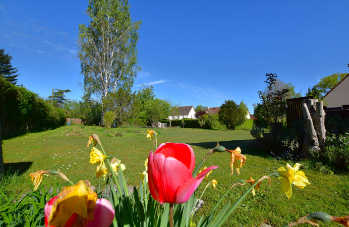 78690 Essarts-le-Roi   Maison de plain-pied nichée sur un gr — photo 2