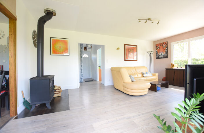 78690 Essarts-le-Roi   Maison de plain-pied nichée sur un gr — photo 3