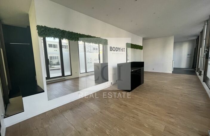 BUREAUX / LOCAL COMMERCIAL à LOUER — photo 3