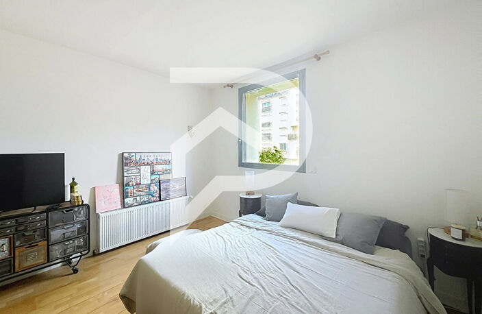 Suresnes Hypercentre - Duplex de 4 pièces 131m² - Cave — photo 5