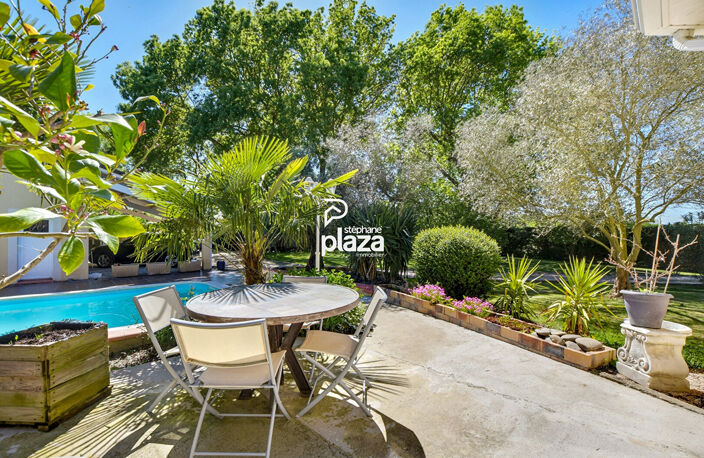 Exclusivité Plaza - Plaisance du Touch- Maison T5 de 160 m2 avec piscine sur un Terrain de 2500 m² avec un Garage de 90 m² + carport- Cuisine d'été — photo 4
