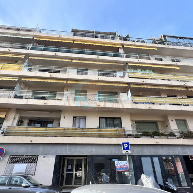 Garage  33000 €