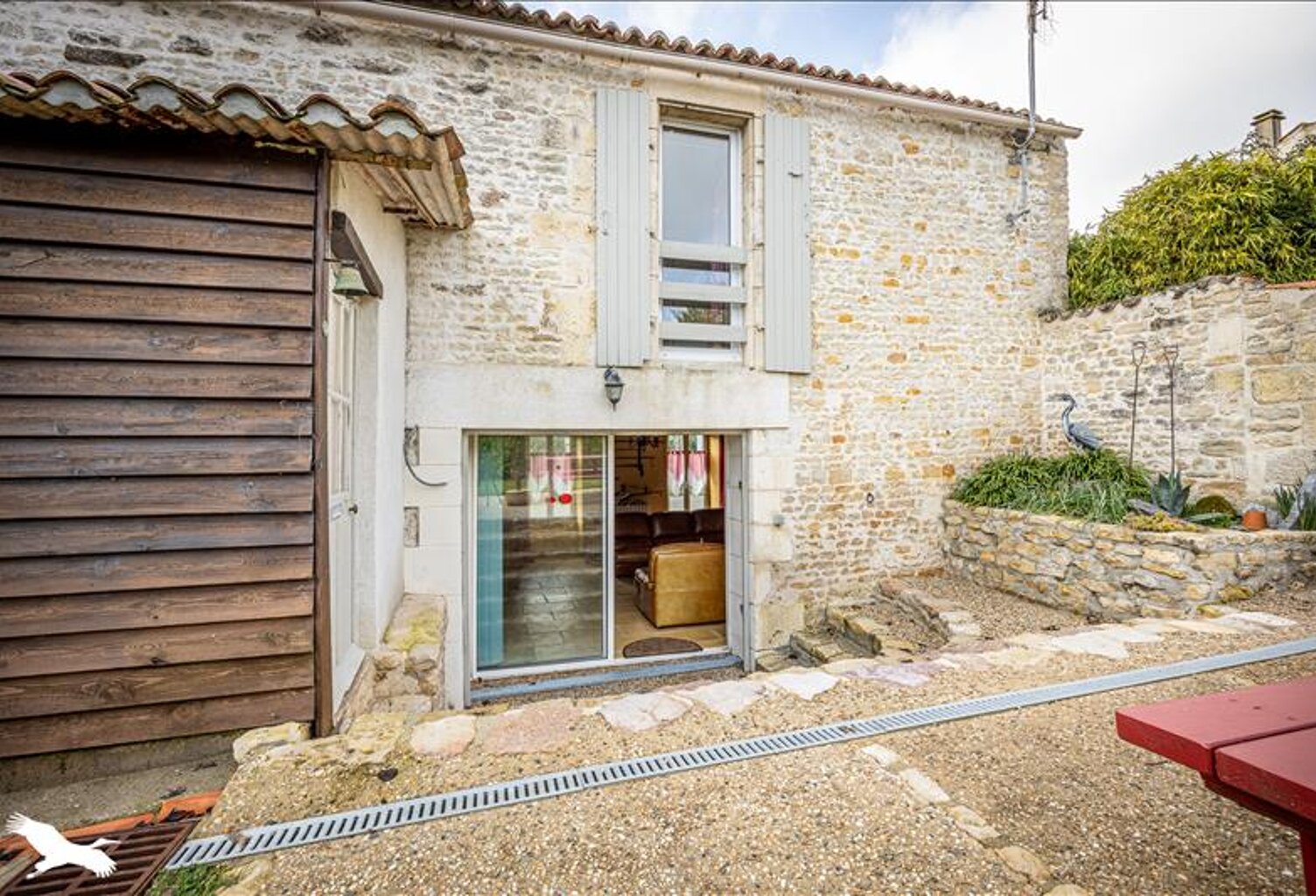 Maison en pierre de 8 pièces principales — photo 1