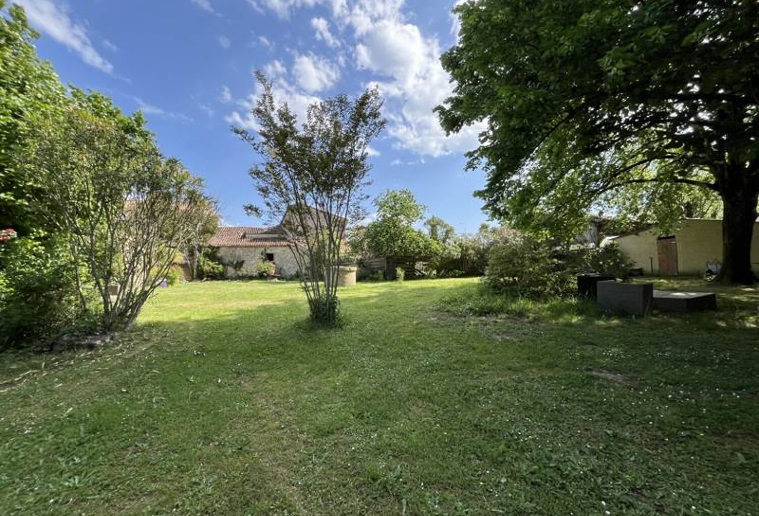 Maison en pierre de 7 pièces principales — photo 1