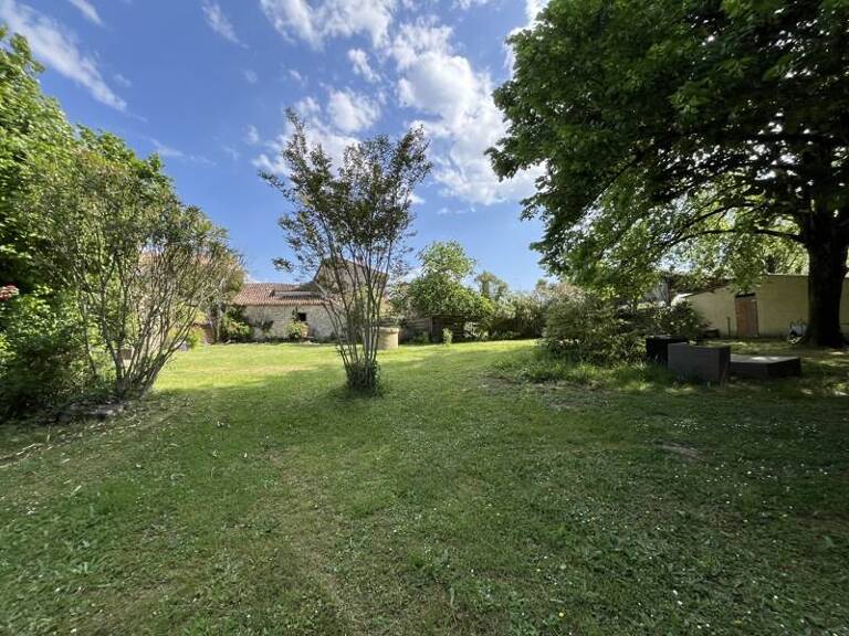 Maison en pierre de 7 pièces principales — photo 1