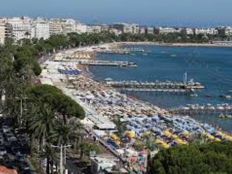 IMMEUBLE MIXTE - 200 m2 - CAGNES SUR MER CENTRE VILLE — photo 1