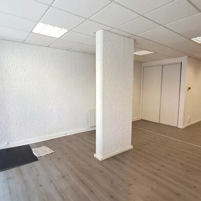 Commerce 3 pièces 933 €