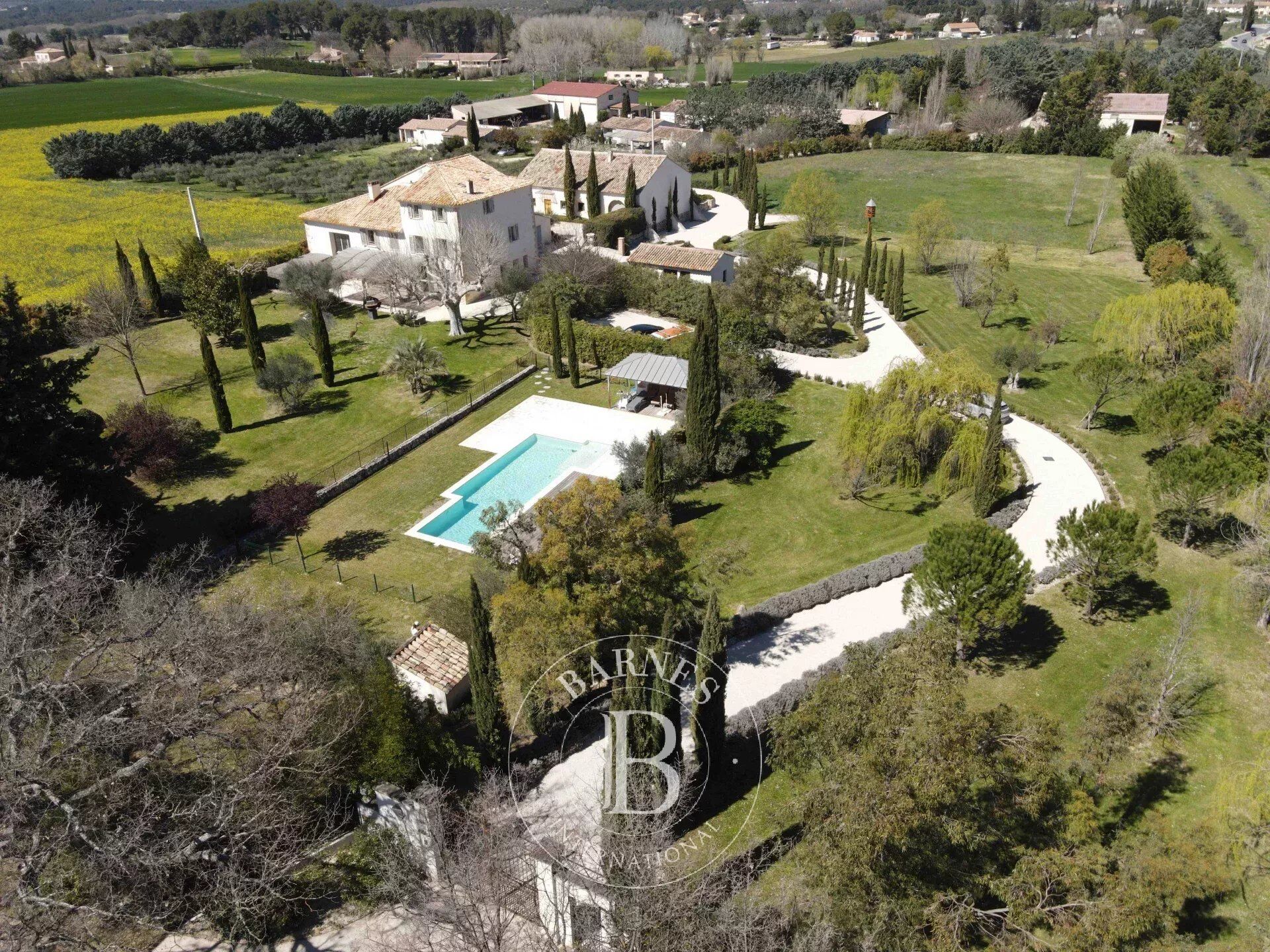 Villa / Maison 20 pièces  à vendre Aix-en-Provence 13100