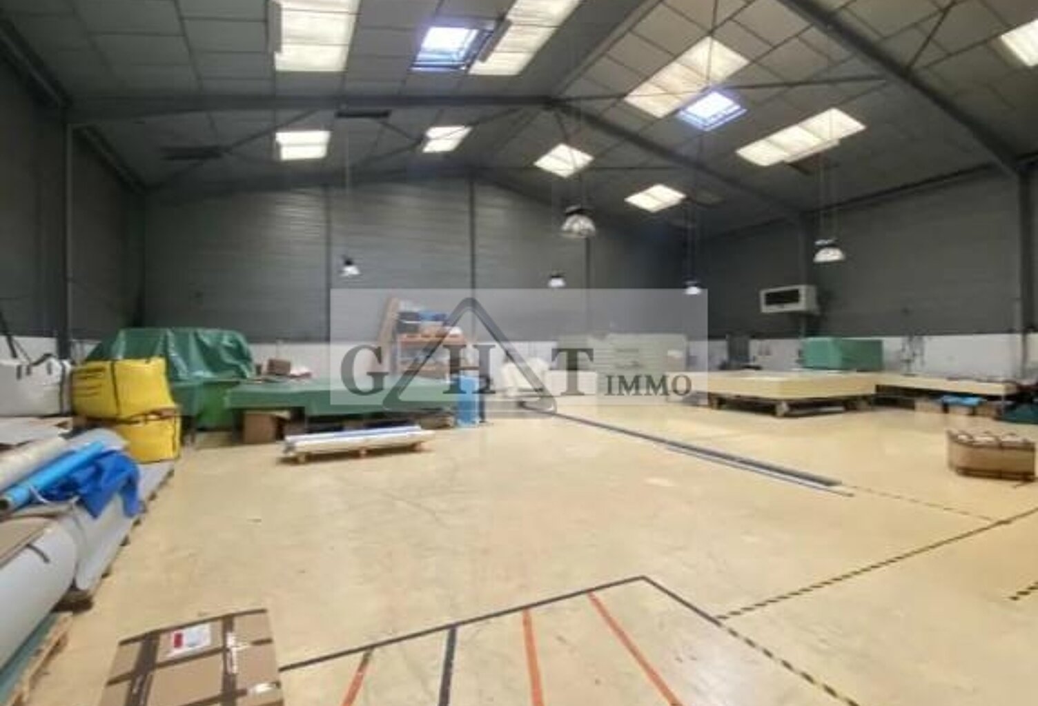 2800 M² ENTREPOT BUREAUX A VENDRE A FONTENAY — photo 1