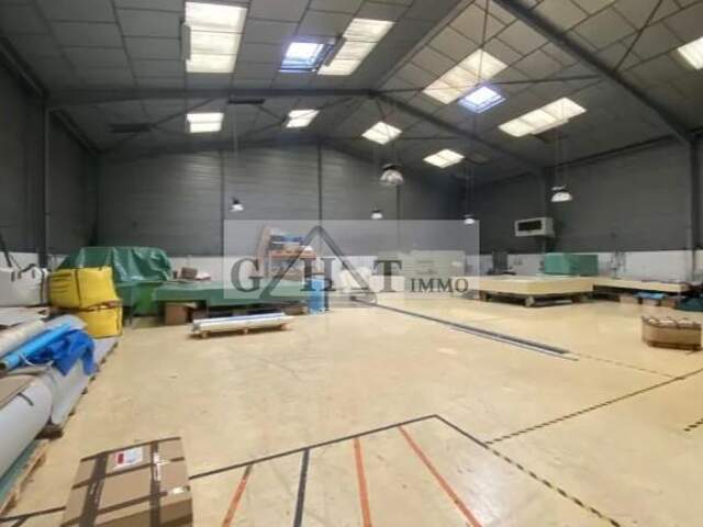 2800 M² ENTREPOT BUREAUX A VENDRE A FONTENAY — photo du bien