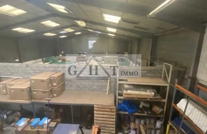 2800 M² ENTREPOT BUREAUX A VENDRE A FONTENAY — photo 2