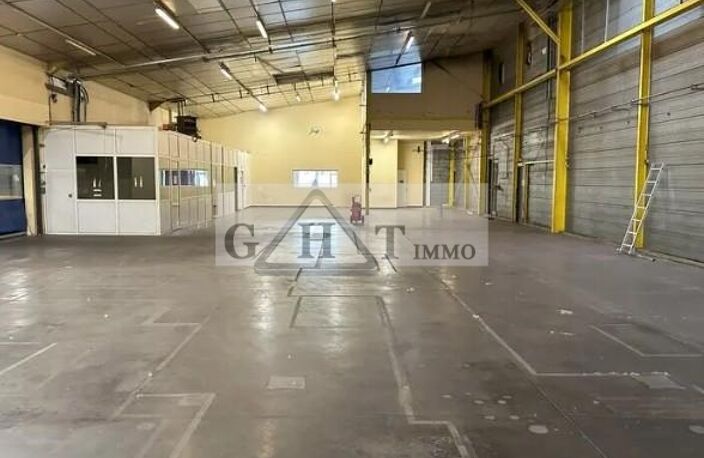 2800 M² ENTREPOT BUREAUX A VENDRE A FONTENAY — photo 3