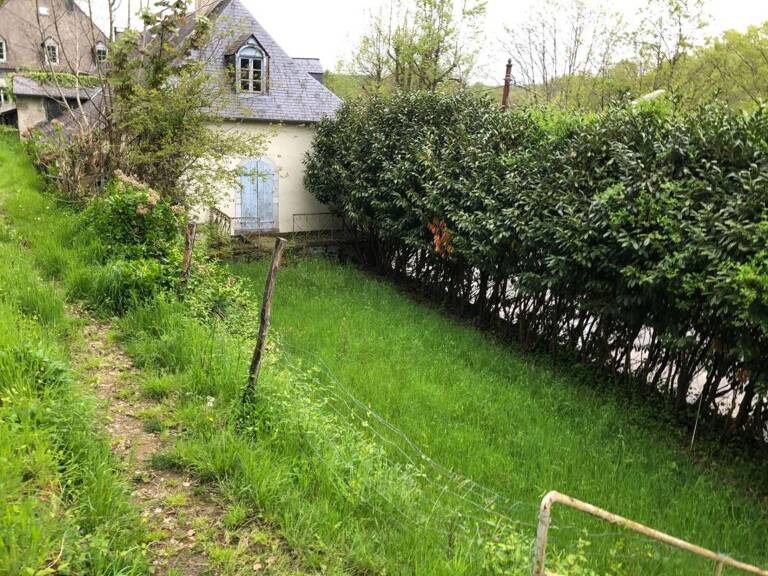 Maison à rénover - grands volumes - combles - jardin — photo 1