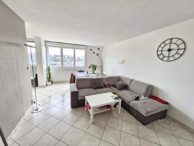 CHAMBRE EN COLOCATION  dans T5 de 84.60m²- RUE DE ST CYR LYON 9 — photo du bien