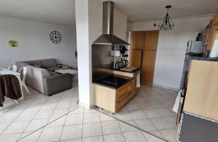 CHAMBRE EN COLOCATION  dans T5 de 84.60m²- RUE DE ST CYR LYON 9 — photo 2