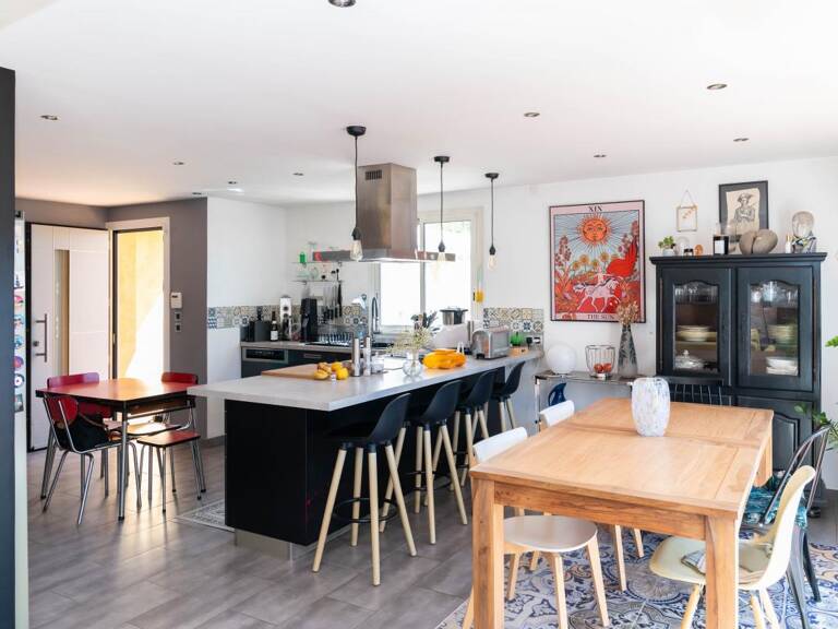 A vendre Ollioules (83190) maison familiale  environ 135m2, double garage, piscine en parfait état — photo 1