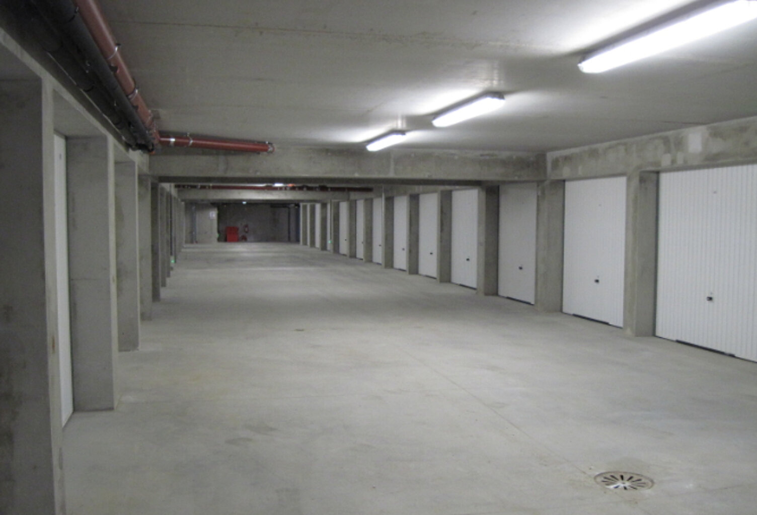 GARAGE A LOUER - 4 RUE ARMOR - 29000 QUIMPER — photo 1