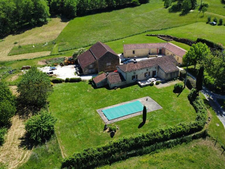 propriété sur 28.350 m² de terrain — photo 1