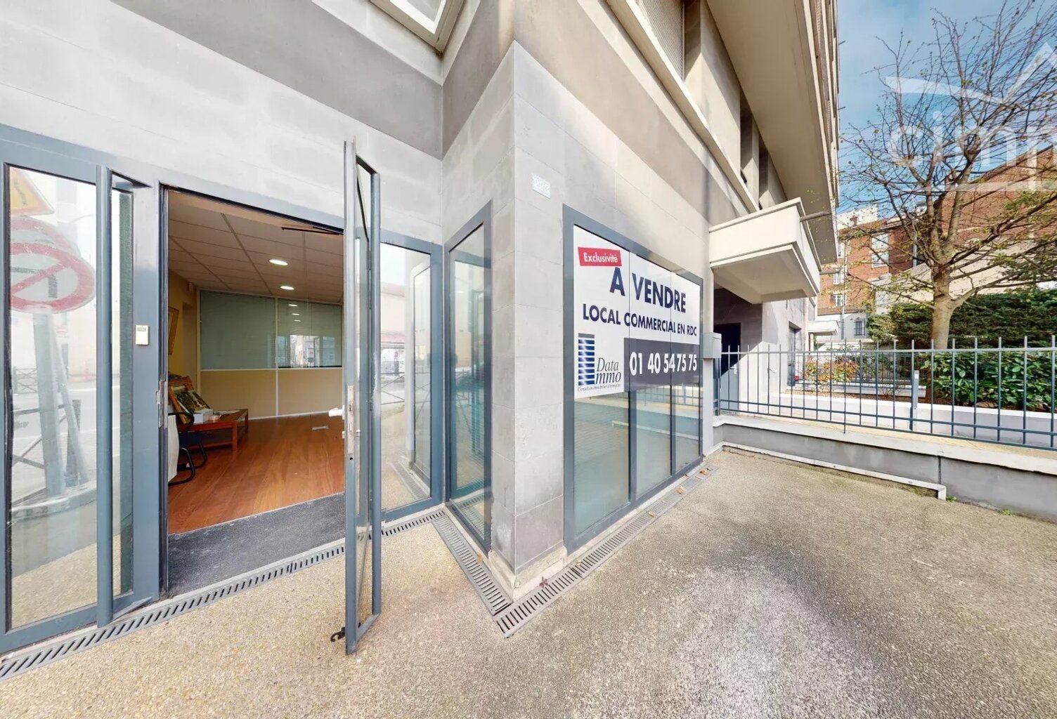 Local commercial — photo 1