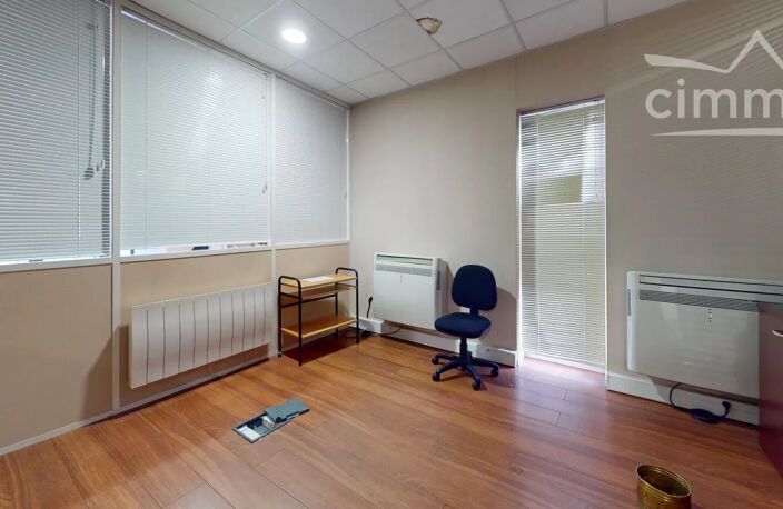 Local commercial — photo 4