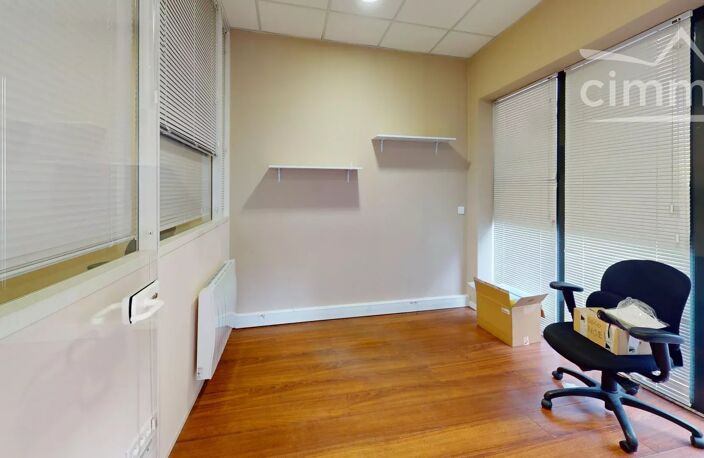 Local commercial — photo 5
