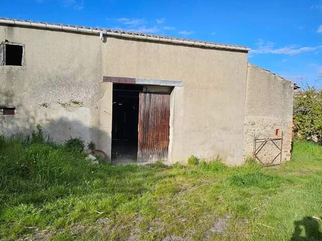 A vendre  grange à rénover avec terrain — photo du bien