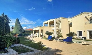 Maison 13 Pièces 334 m² à vendre à Cagnes-sur-Mer (06800)